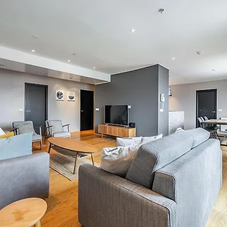 Apartment Luxury Apartment, Prime Location *