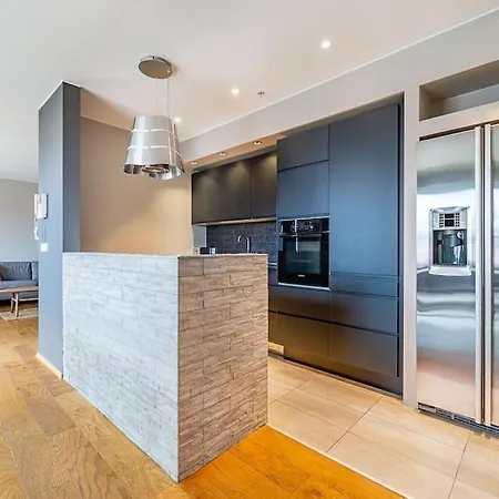 Luxury Apartment, Prime Location *